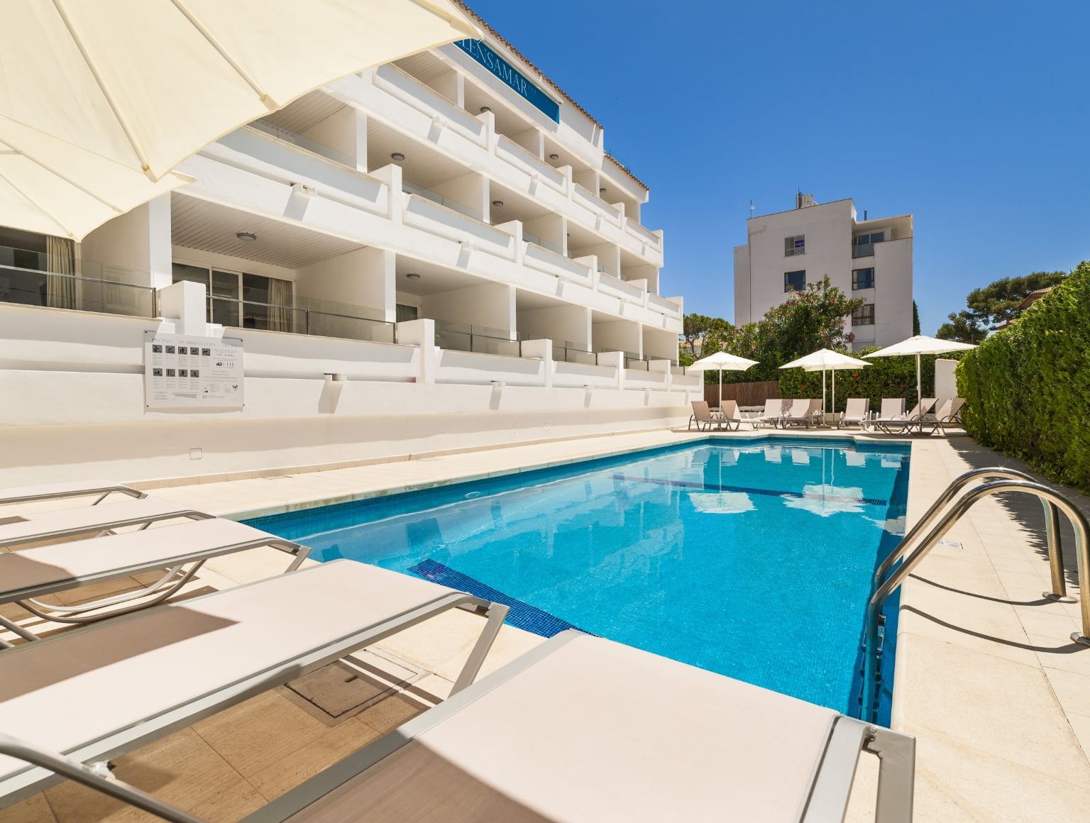 Photo of the pool with sun loungers at the Hoposa Pollensamar Apartments